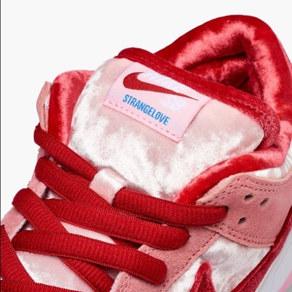 Nike SB Dunk Low Pro QS “Strange Love” Special Box - Picture 6 of 8